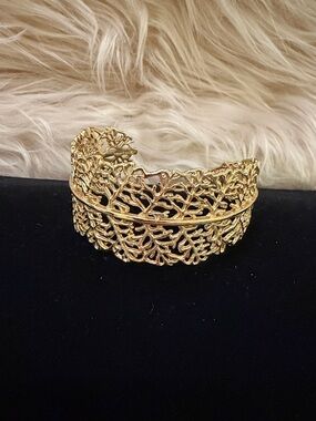 Stella & Dot Gold Filigree Leaf Cuff Bracelet